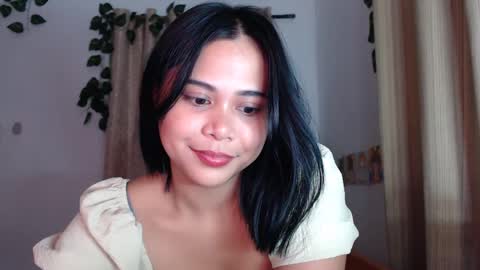 Snapshot of omariaennaid chatting on January 16, 2025, 12:45 am Angel online show from January 16, 2025, 12:45 am