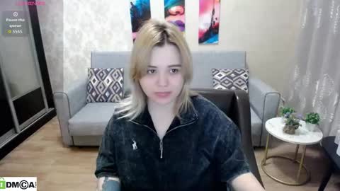 Snapshot of omg_itsperfect chatting on November 10, 2025, 8:52 pm Fina online show from November 10, 2025, 8:52 pm