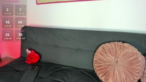 Violette online show from April 9, 2026, 2:33 am