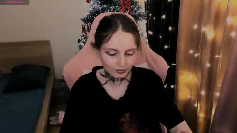 on_yxxx online show from December 5, 2025, 8:38 pm