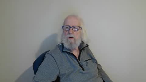 Snapshot of onanister chatting on January 5, 2025, 7:38 am Somewhere over the rainbow online show from January 5, 2025, 7:38 am