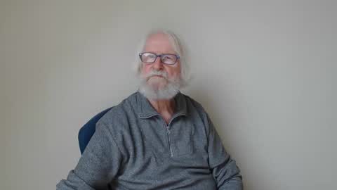 Snapshot of onanister chatting on January 17, 2025, 1:56 pm Somewhere over the rainbow online show from January 17, 2025, 1:56 pm