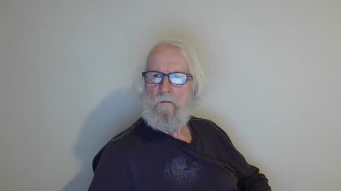 Snapshot of onanister chatting on January 20, 2025, 9:01 pm Somewhere over the rainbow online show from January 20, 2025, 9:01 pm