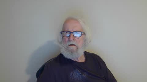 Snapshot of onanister chatting on January 21, 2025, 9:04 pm Somewhere over the rainbow online show from January 21, 2025, 9:04 pm