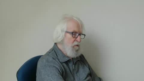 Snapshot of onanister chatting on February 7, 2025, 8:22 am Somewhere over the rainbow online show from February 7, 2025, 8:22 am