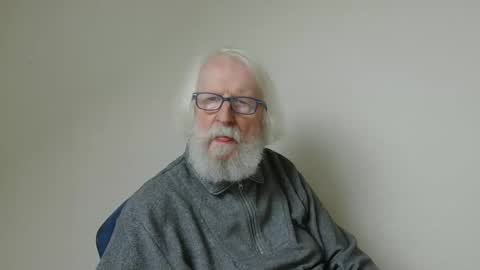 Snapshot of onanister chatting on February 7, 2025, 1:22 pm Somewhere over the rainbow online show from February 7, 2025, 1:22 pm