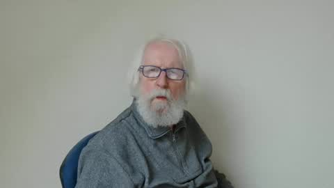 Snapshot of onanister chatting on February 10, 2025, 1:22 pm Somewhere over the rainbow online show from February 10, 2025, 1:22 pm