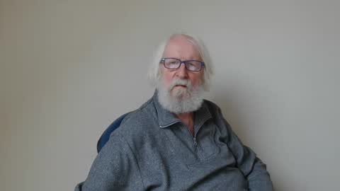 Snapshot of onanister chatting on February 17, 2025, 2:15 pm Somewhere over the rainbow online show from February 17, 2025, 2:15 pm