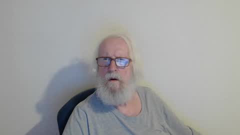 Snapshot of onanister chatting on September 13, 2025, 8:08 pm Somewhere over the rainbow online show from September 13, 2025, 8:08 pm