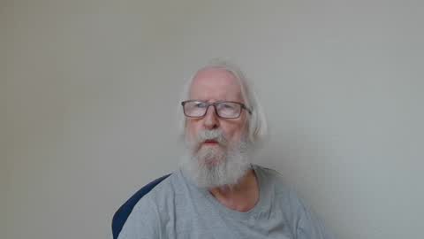 Snapshot of onanister chatting on September 14, 2025, 8:24 am Somewhere over the rainbow online show from September 14, 2025, 8:24 am