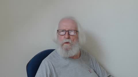 Snapshot of onanister chatting on September 16, 2025, 1:56 pm Somewhere over the rainbow online show from September 16, 2025, 1:56 pm