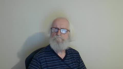 Snapshot of onanister chatting on September 23, 2025, 8:12 pm Somewhere over the rainbow online show from September 23, 2025, 8:12 pm