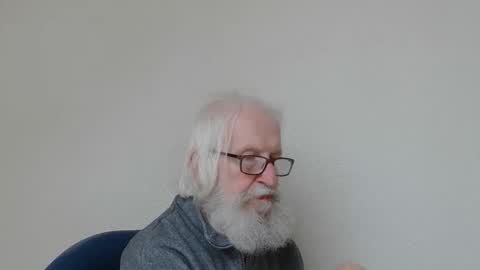 Snapshot of onanister chatting on November 5, 2025, 7:52 am Somewhere over the rainbow online show from November 5, 2025, 7:52 am