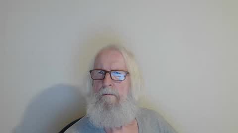 Snapshot of onanister chatting on November 11, 2025, 9:15 pm Somewhere over the rainbow online show from November 11, 2025, 9:15 pm