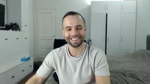 onebestlover online show from March 30, 2026, 5:47 pm