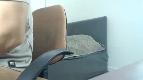 onebestlover online show from April 3, 2026, 8:34 am