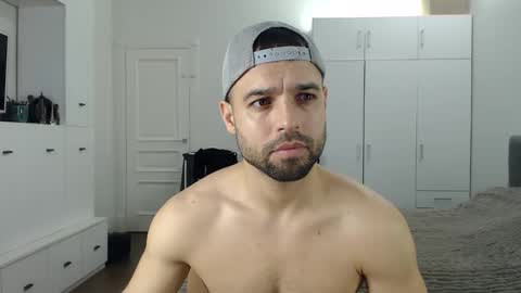 onebestlover online show from May 11, 2026, 7:36 am