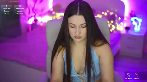 Snapshot of onelaya chatting on October 6, 2025, 8:12 am L A Y A online show from October 6, 2025, 8:12 am