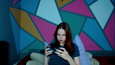 onessandra online show from December 15, 2025, 2:05 am