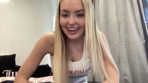 Snapshot of onicasummer chatting on February 24, 2025, 10:25 pm Onica Summer online show from February 24, 2025, 10:25 pm