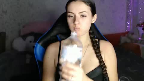 Amalia online show from December 15, 2025, 6:01 pm