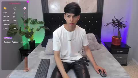 Snapshot of onlyjos_ chatting on October 26, 2025, 1:50 pm Josh - Schedule 1400 - 2200 online show from October 26, 2025, 1:50 pm