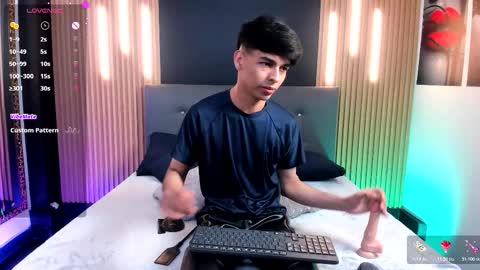 Snapshot of onlyjos_ chatting on November 21, 2025, 8:29 pm Josh - Schedule 1400 - 2200 online show from November 21, 2025, 8:29 pm