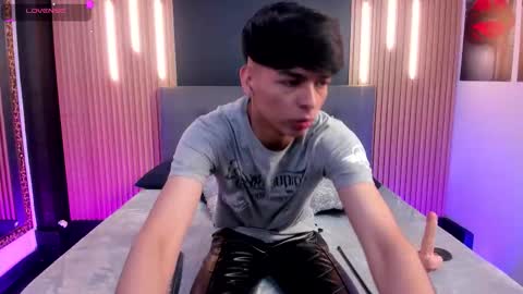 Snapshot of onlyjos_ chatting on November 24, 2025, 7:35 pm Josh - Schedule 1400 - 2200 online show from November 24, 2025, 7:35 pm