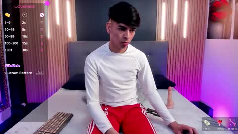 Snapshot of onlyjos_ chatting on November 25, 2025, 8:09 pm Josh - Schedule 1400 - 2200 online show from November 25, 2025, 8:09 pm