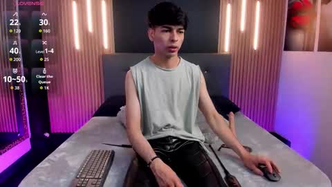 Snapshot of onlyjos_ chatting on November 30, 2025, 1:37 pm Josh - Schedule 1400 - 2200 online show from November 30, 2025, 1:37 pm