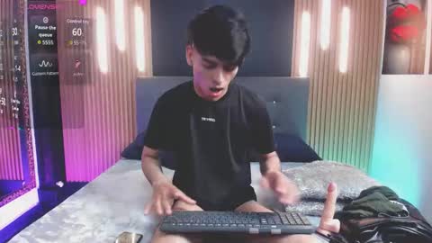 Snapshot of onlyjos_ chatting on December 13, 2025, 10:04 pm Josh - Schedule 1400 - 2200 online show from December 13, 2025, 10:04 pm