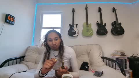 Snapshot of onlystrings chatting on December 30, 2024, 12:00 am Duo online show from December 30, 2024, 12:00 am