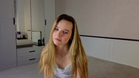 onyxvespera online show from June 19, 2026, 7:01 am