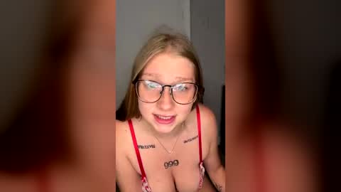 oohlarae22 online show from June 17, 2026, 11:01 am