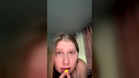 oohlarae22 online show from June 26, 2026, 10:52 am