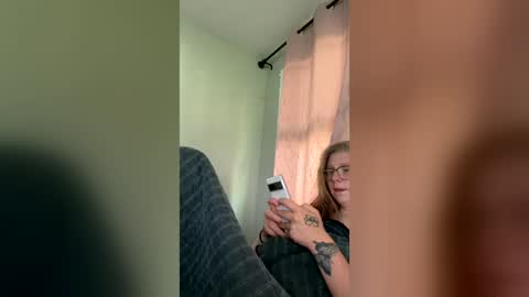 oohlarae22 online show from July 2, 2026, 12:55 pm