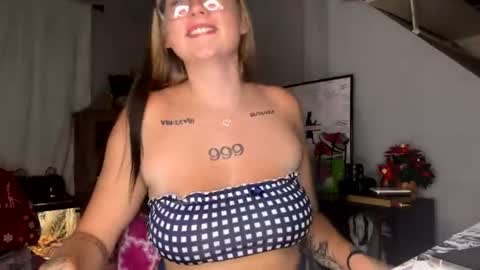 oohlarae22 online show from July 14, 2026, 2:05 am