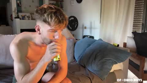 Snapshot of oreoboys chatting on October 10, 2025, 4:50 pm OreoBoys online show from October 10, 2025, 4:50 pm