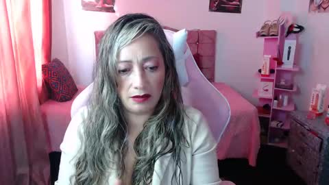 Snapshot of oriana_100 chatting on February 17, 2025, 7:10 pm oriana_100 online show from February 17, 2025, 7:10 pm