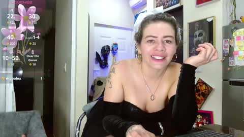 Snapshot of oriana_thomson2 chatting on September 17, 2025, 3:30 am Oriana online show from September 17, 2025, 3:30 am