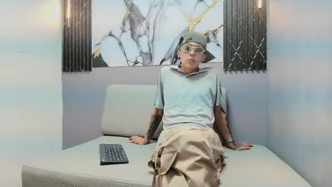 orus_241 online show from October 14, 2025, 7:47 pm