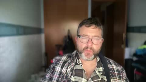Snapshot of oscarbcncat chatting on May 18, 2026, 4:24 pm oscarbcncat online show from May 18, 2026, 4:24 pm