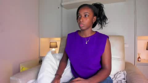 oshun_444 online show from April 12, 2026, 3:55 am