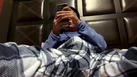 osiris9999999 online show from December 19, 2025, 4:08 am