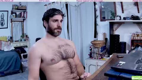 Osito Blanco online show from May 12, 2026, 9:34 pm