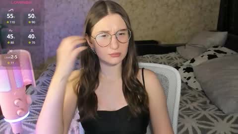 Snapshot of oskar_fucker chatting on November 17, 2025, 4:13 pm Leliana online show from November 17, 2025, 4:13 pm