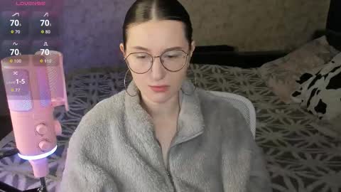 Snapshot of oskar_fucker chatting on December 3, 2025, 8:29 pm Leliana online show from December 3, 2025, 8:29 pm