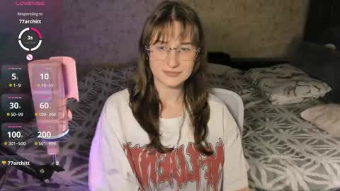 Snapshot of oskar_fucker chatting on April 13, 2026, 9:15 am Leliana online show from April 13, 2026, 9:15 am