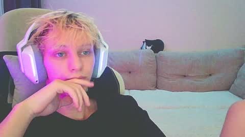 Snapshot of ostin_meoww chatting on December 28, 2024, 2:21 pm Ostin online show from December 28, 2024, 2:21 pm