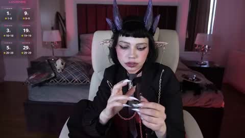 Snapshot of outfitobsession chatting on June 4, 2026, 2:12 pm outfitobsession online show from June 4, 2026, 2:12 pm